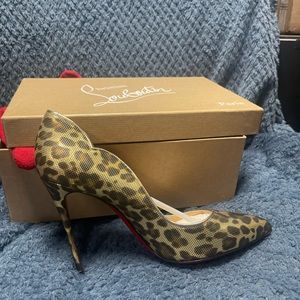 Only wore one time. A bit too small for me